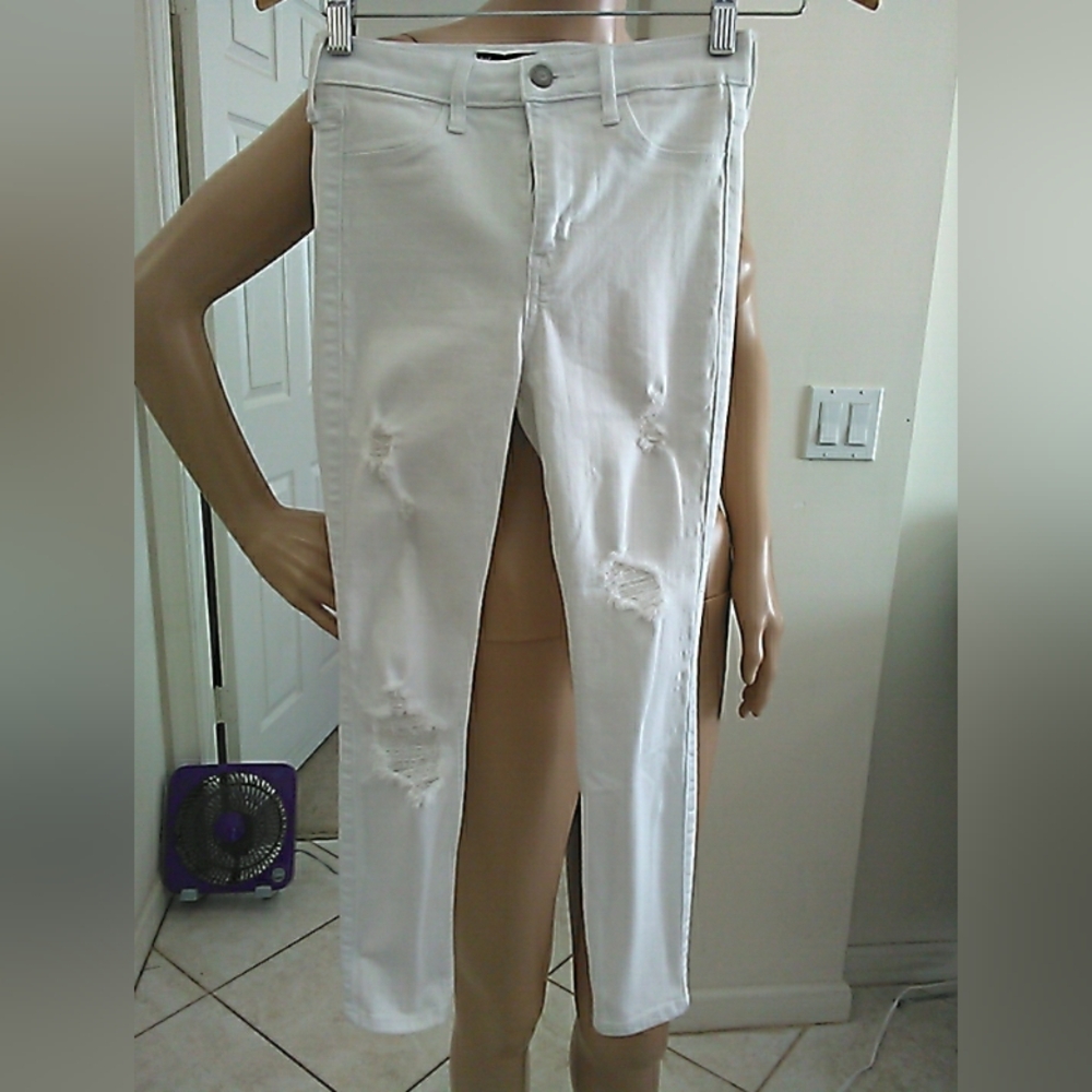 NWOT Hollister White Distressed Skinny Jeans SZ. 0 XS WAIST 24 L. 22 Skinny